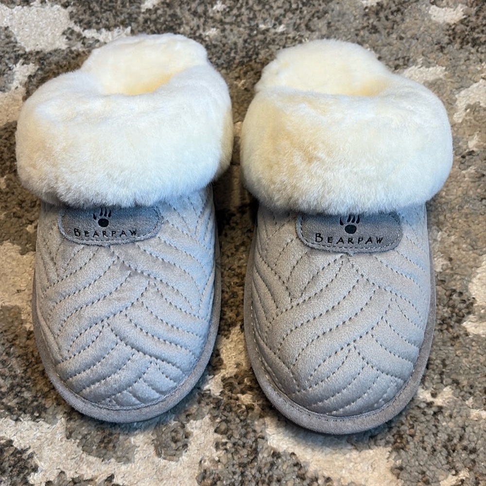 Women’s brans new BearPaw slippers